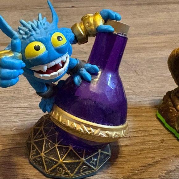 Nintendo Wii Skylanders Giants Activision Game EUC with 2 portals & 14 figures. - Picture 5 of 14